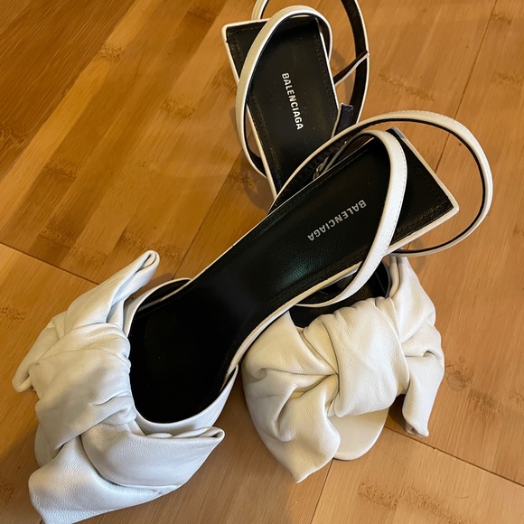BALENCIAGA NAPPA SOFT WHITE BOW KNIFE SANDAL - Picture 3 of 6